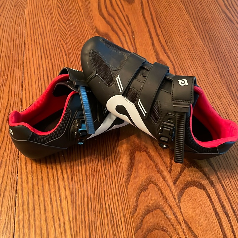 Peloton bike shoes size 46